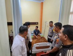 Besuk Personel di RS Bhayangkara, Kapolsek Singkil: Kami Datang Untuk Berikan Semangat dan Dukungan,