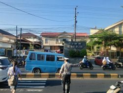 Pos Cakalang Polsek Malalayang Hadir di Titik Rawan Kemacetan 
