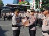 Kapolresta Manado Berikan Penghargaan Kepada Personel Berprestasi