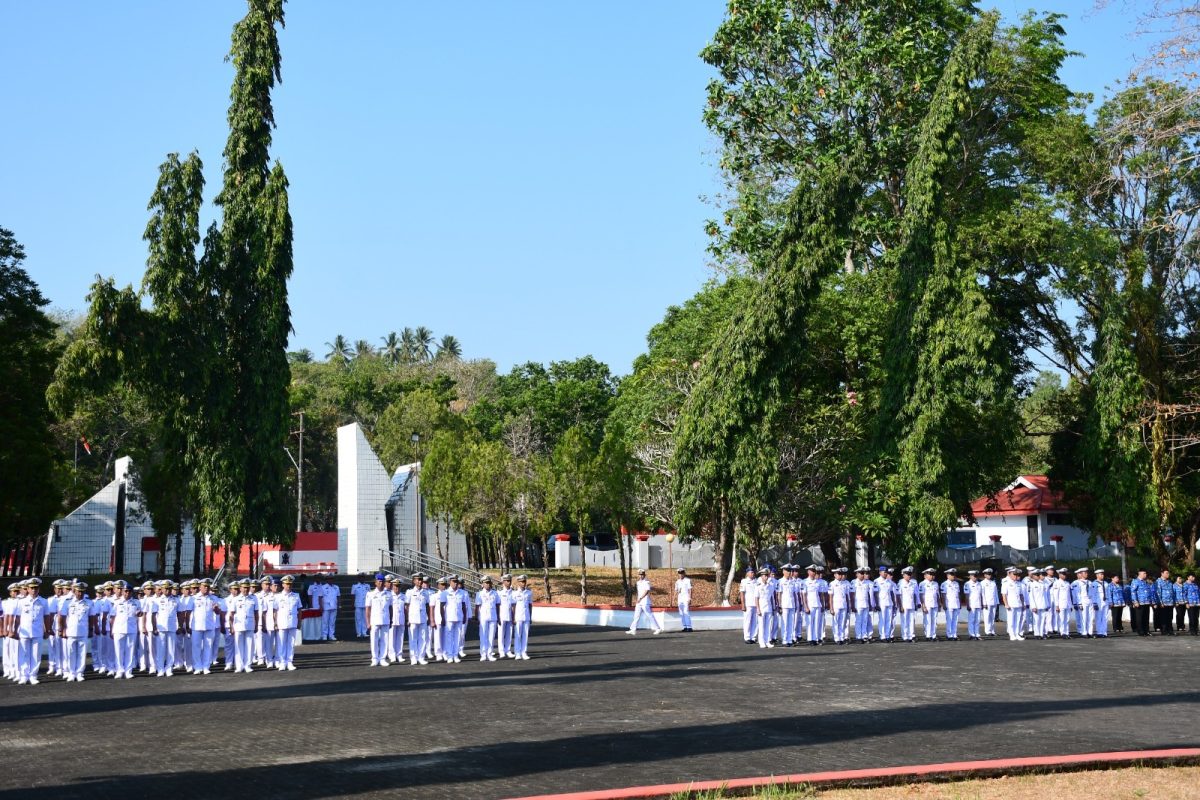 Kodaeral VIII menggelar ziarah dalam rangka memperingati HUT ke-81 TNI Angkatan Laut (TNI AL) Tahun 2026 di Taman Makam Pahlawan (TMP) Kairagi Weru, Kecamatan Paal Dua, Kota Manado, Senin (7/9/2026).