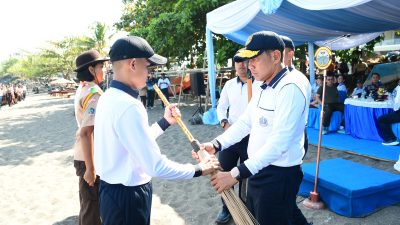 Kodaeral VIII menggelar Program Laut Bersih TNI Angkatan Laut di Pantai Karang Ria, Kota Manado, Selasa (8/9/2026). Kegiatan tersebut dipimpin Wadan Kodaeral VIII Laksamana Pertama TNI Tony Herdijanto