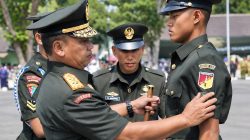 Pangdam XIII/Merdeka Mayjen TNI Mirza Agus, S.I.P., melantik 326 prajurit muda TNI Angkatan Darat di Secata Rindam XIII/Merdeka, Bitung, Sulawesi Utara, Rabu (9/9/2026).