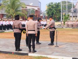 Kapolda Sulut Berikan Penghargaan Kepada Personel Berprestasi