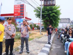 Pastikan Berjalan Tertib, Wakapolda Sulut Pantau Pengamanan Antrean BBM di Sejumlah SPBU di Kota Manado