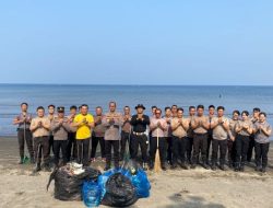 Kapolresta Manado Pimpin Aksi Bersih Pantai Karangria